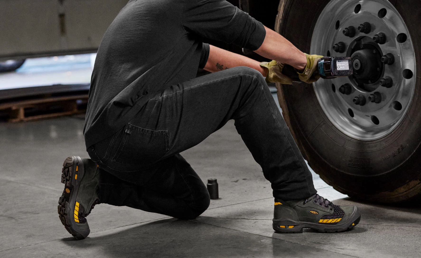 Keen Men's Troy 6" Waterproof Boot (Carbon-Fiber Toe) | Magnet/Black - Image 5