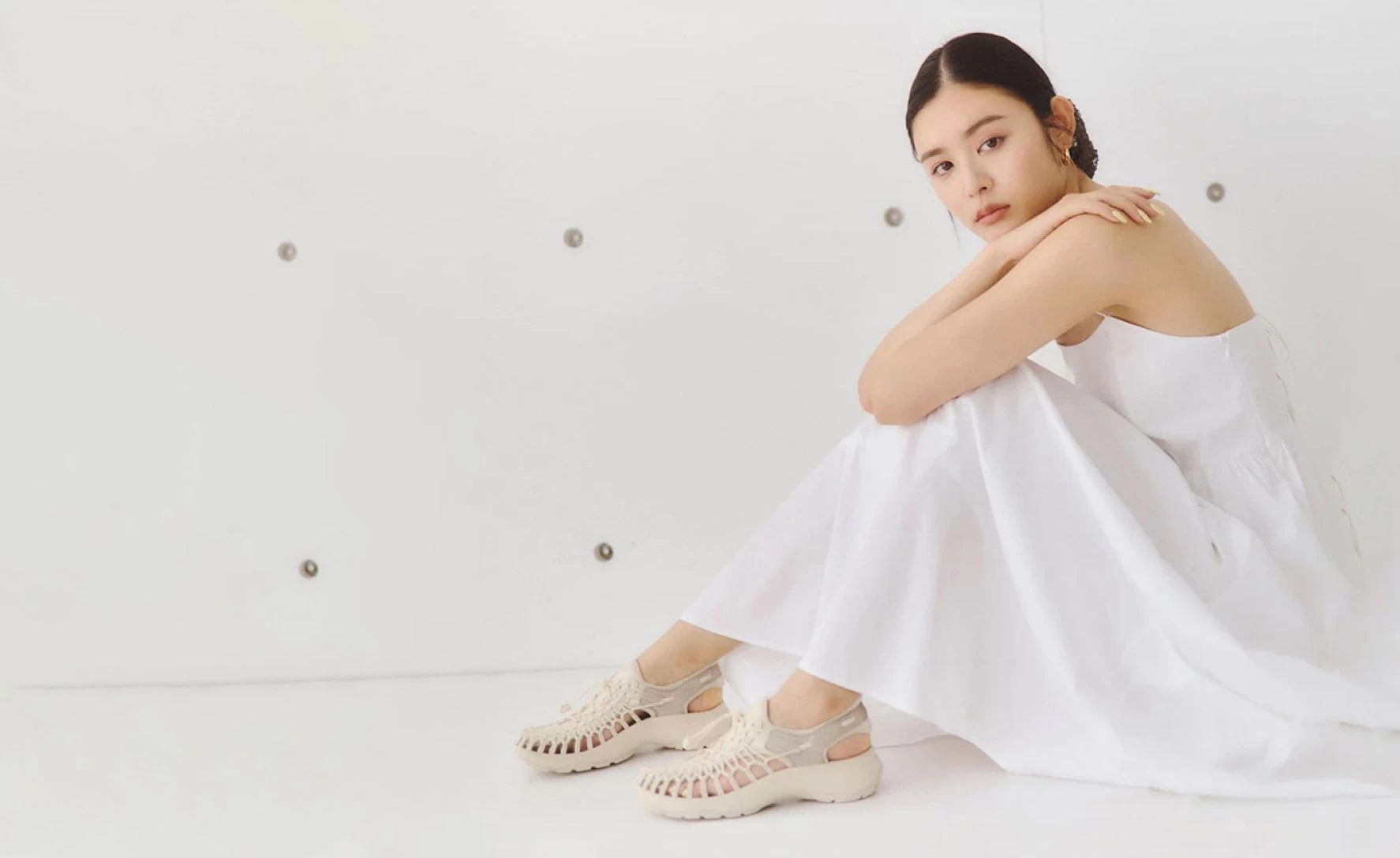 Keen Women's UNEEK Astoria Sandal X SNIDEL | Birch/Plaza Taupe - Image 8