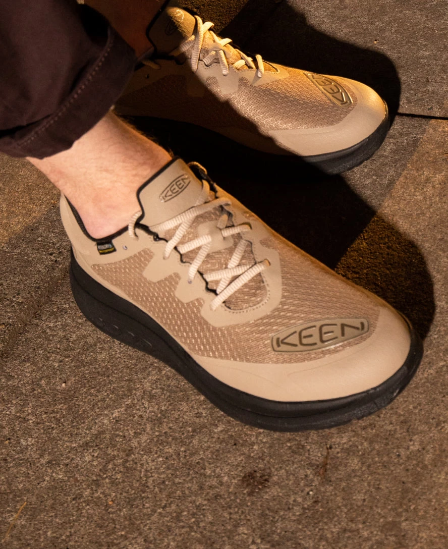 Keen Men's WK400 Waterproof Walking Shoe | Timberwolf/Black - Image 9