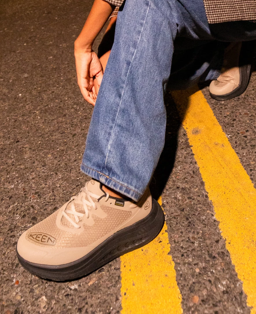 Keen Women's WK400 Waterproof Walking Shoe | Timberwolf/Black - Image 8